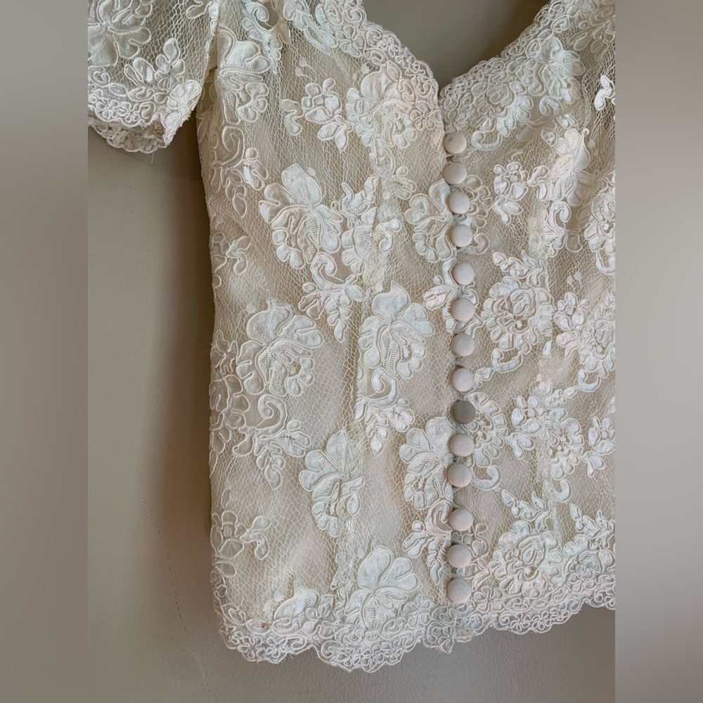 Elegant Lace Blouse - Cream - Picture 3 of 8